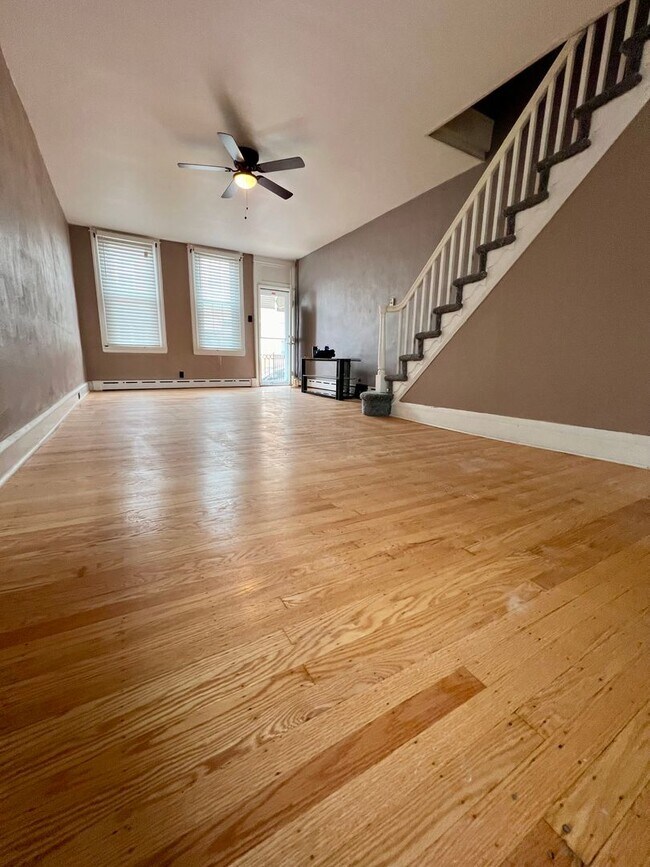 Foto del edificio - Stunning 2-Bedroom Townhome with Partially...