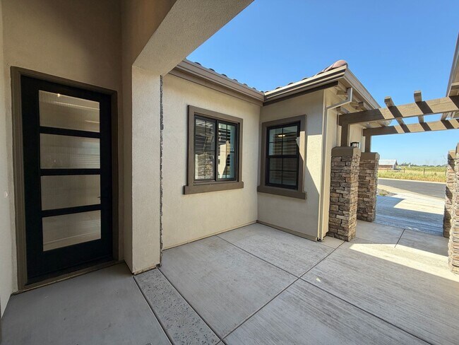 Foto del edificio - Rare Opportunity! Brand New Construction!