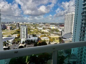 Building Photo - 1800 N Bayshore Dr