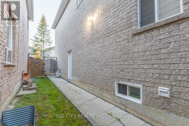 Building Photo - 65 Jordanray Blvd