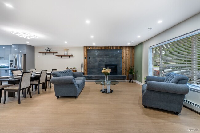 Photo du bâtiment - 6 Bed, 3.5 Bath Upper House for Rent in Delta!