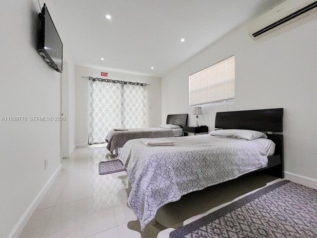 Building Photo - 2539 Thomas St