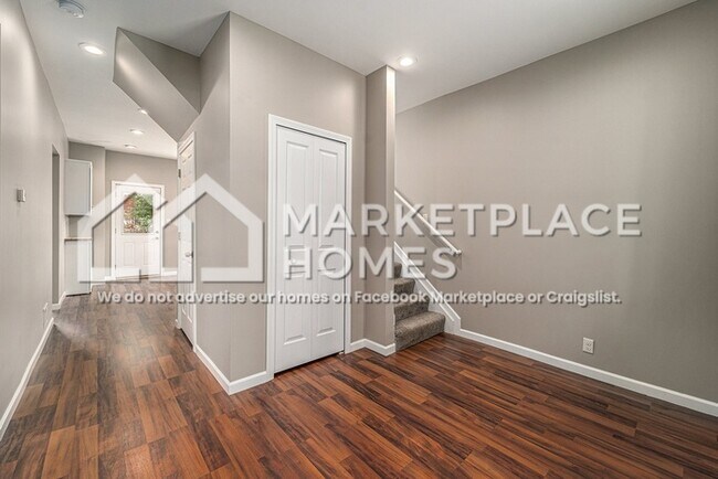 Building Photo - 242 Englewood St