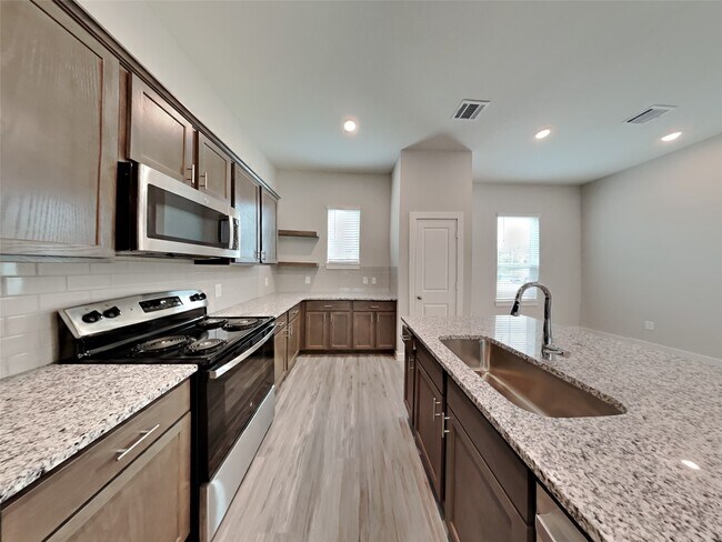 Building Photo - 9835 Willow Creek Commerce Dr