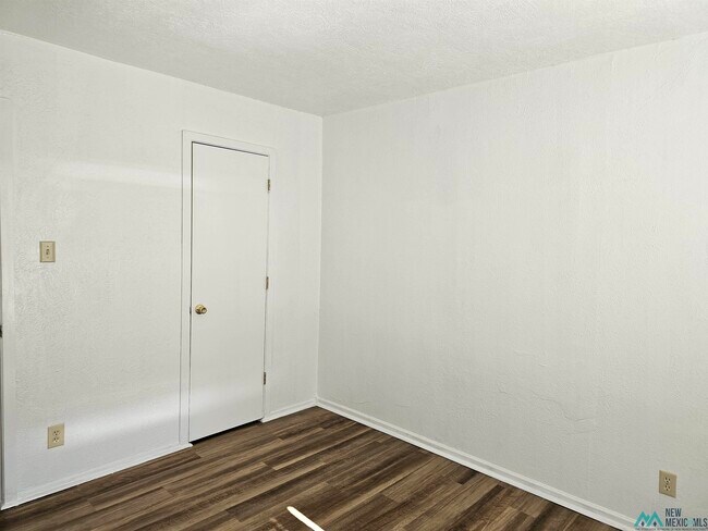 Foto del edificio - 921 W 16th St