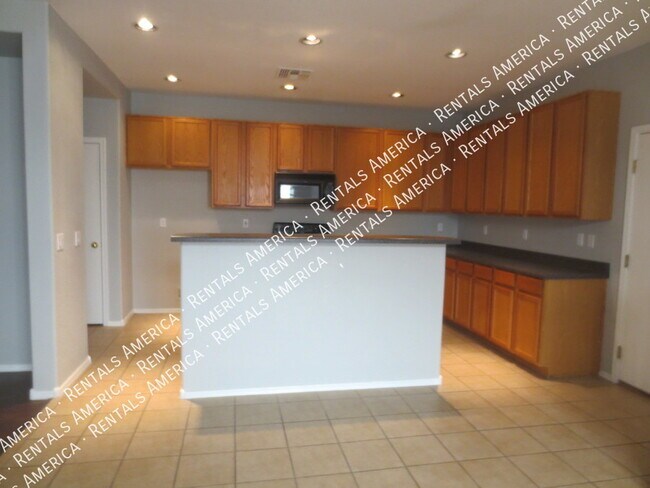 Building Photo - Available NOW ~ 3 Bed 2.5 Bath in Mendocin...
