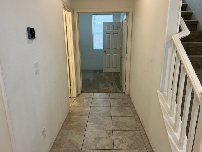 Foyer - 9198 Harbin Ave