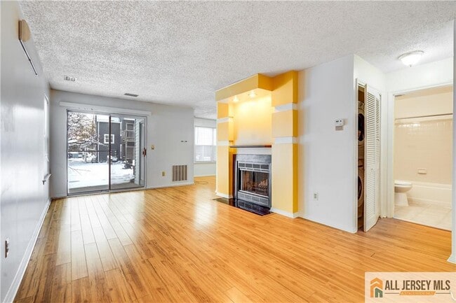 Building Photo - 49 Tanglewood Ct