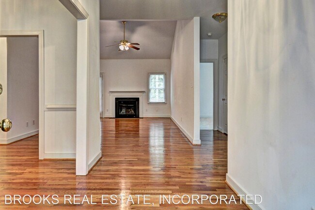 Building Photo - 3 br, 2 bath House - 4842 Kingshire