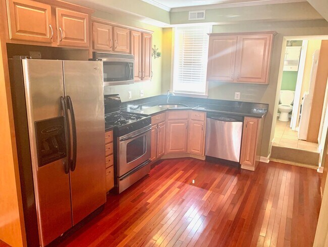Foto del edificio - Charming 2-Bedroom, 2-Bath Townhome with Historic Character and Private Patio Near Fells Point