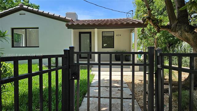 Foto del edificio - 424 NE 63rd St