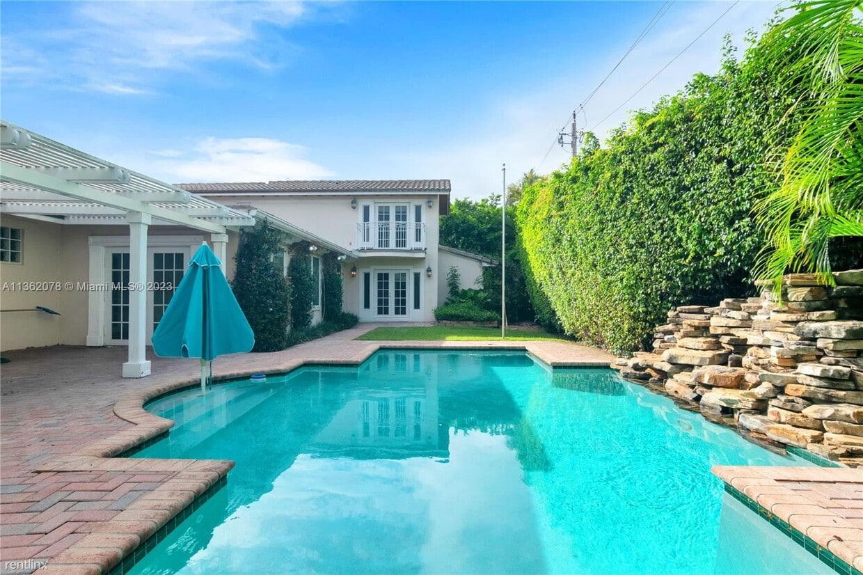 Primary Photo - 4 br, 4 bath House - 2349 NE 8th St