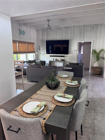 Foto del edificio - 6304 Beechwood Ave