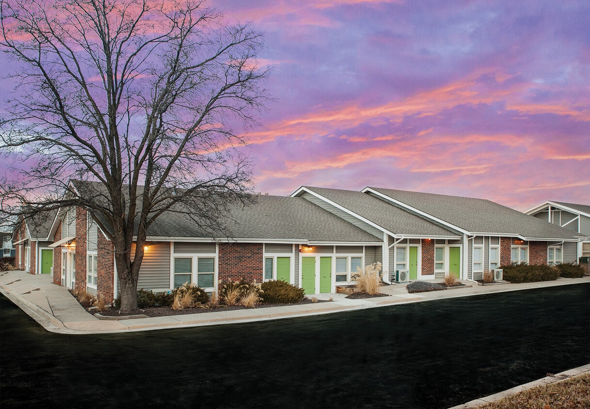 Primary Photo - Welcome to Urban Studio 43 – Comfort, Convenience & Contemporary living in South Kansas City