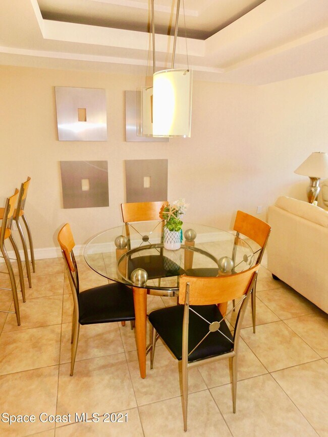 Foto del edificio - 8470 Ridgewood Ave