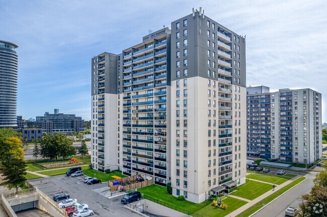 Building Photo - 15 Eva Rd