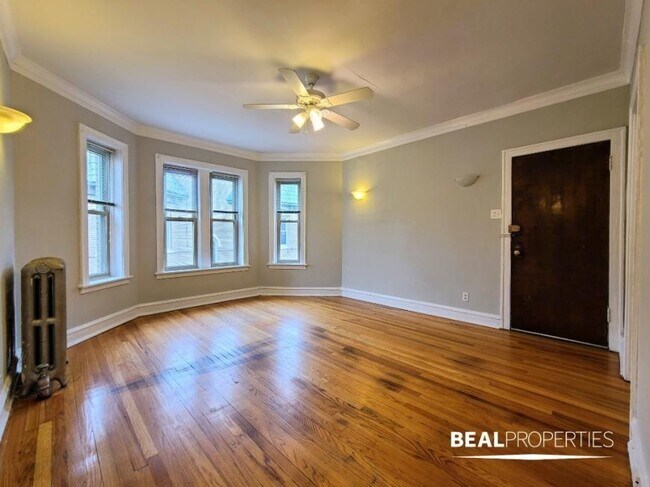 Foto del edificio - 0 bedroom in CHICAGO IL 60613