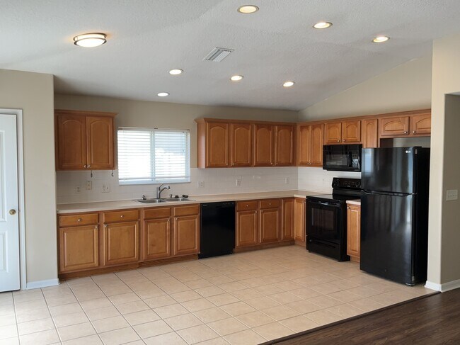 Building Photo - 7461 Hunters Greene Cir