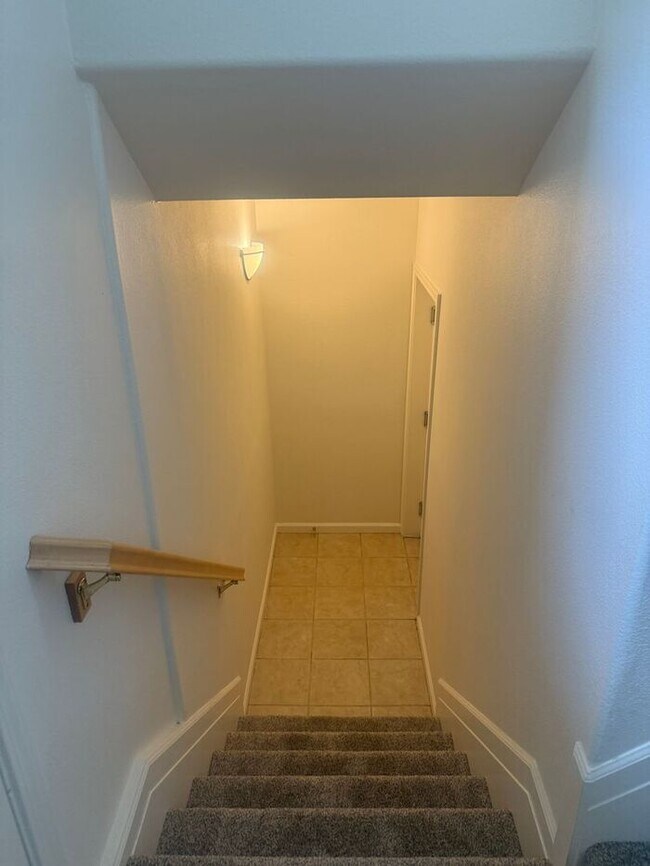Building Photo - Stunning 2-bedroom, 2-bathroom townhouse
