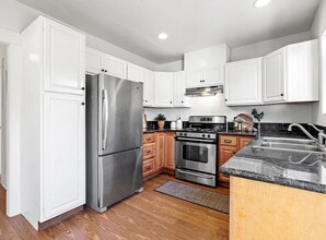 Building Photo - 923 N Soldano Ave