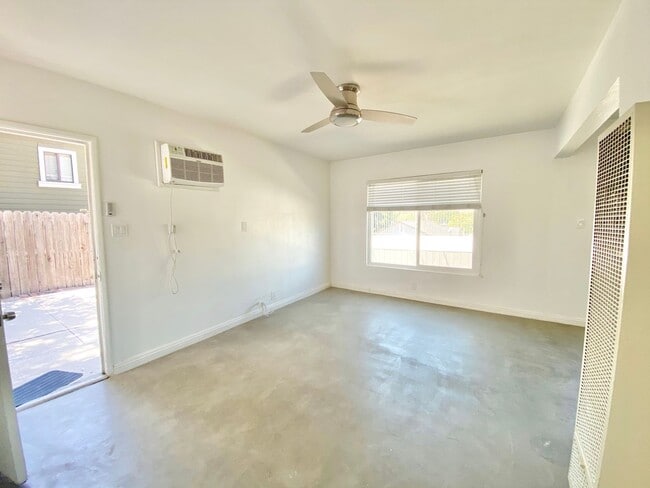 Foto del edificio - 2727 Phelps Ave