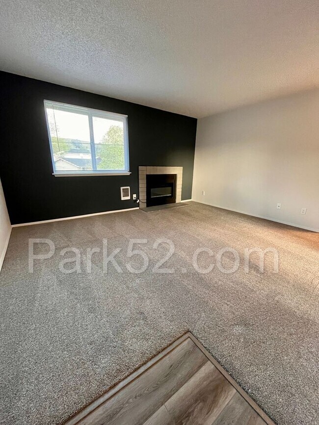 Foto del edificio - Remodeled 2 Bedroom 1 Bathroom Upper Level Apartment