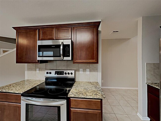 Building Photo - 1317 Basswood Ln