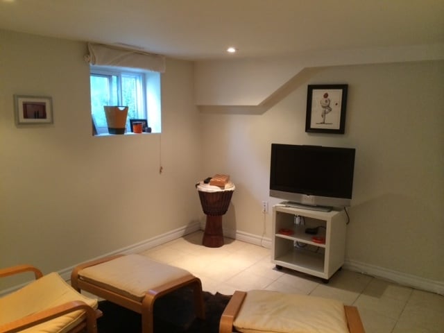 Building Photo - 2A Tiverton Av