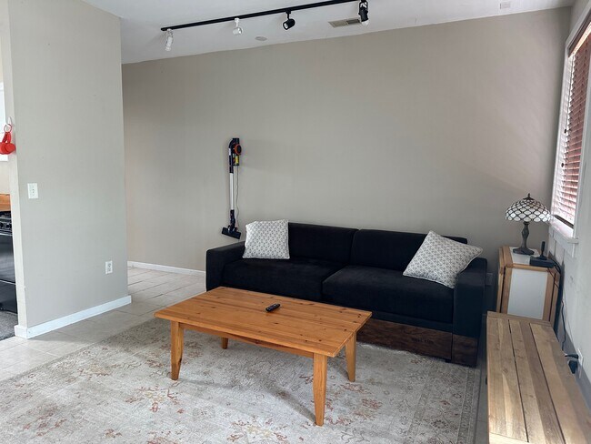 Foto del edificio - 320 Randolph Ave