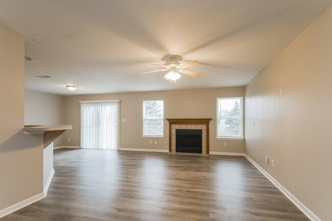 Foto del edificio - 443 Grabill Dr