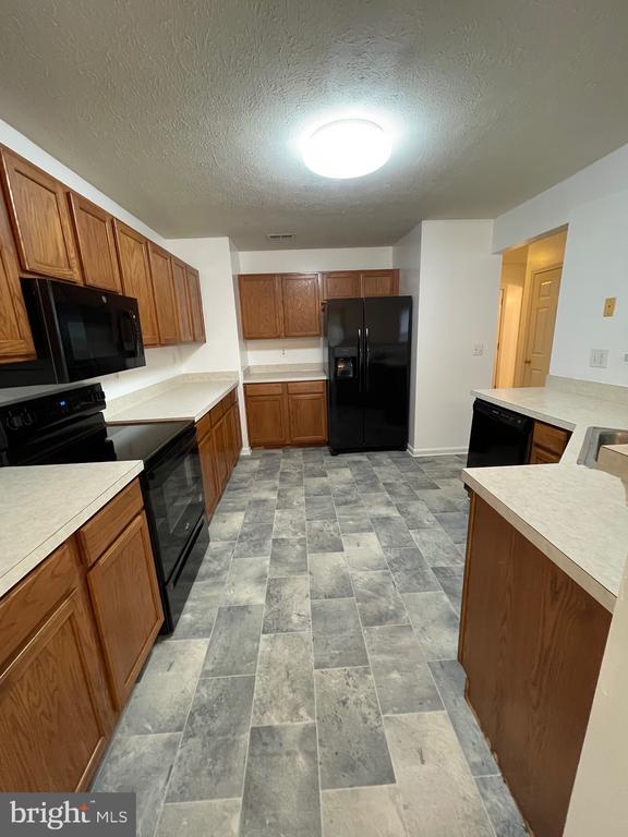 Foto del edificio - 47960 Piney Orchard St