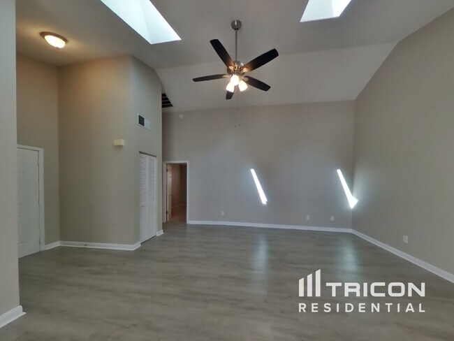 Foto del edificio - 154 Lakeside Circle Sanford FL
