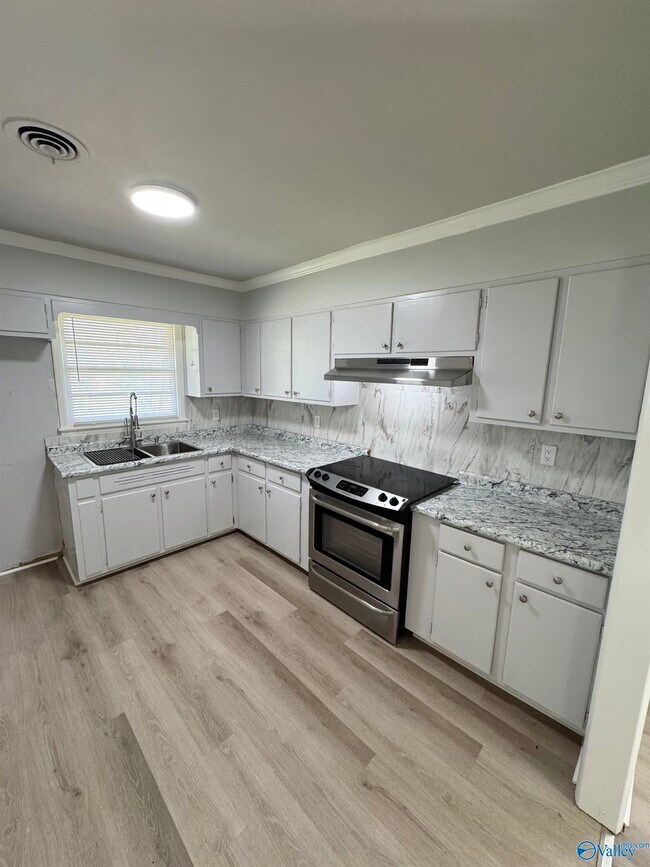 Foto del edificio - 2208 Glen Iris Cir NW