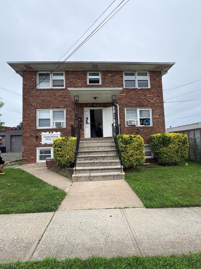 Building Photo - 184 Meade St