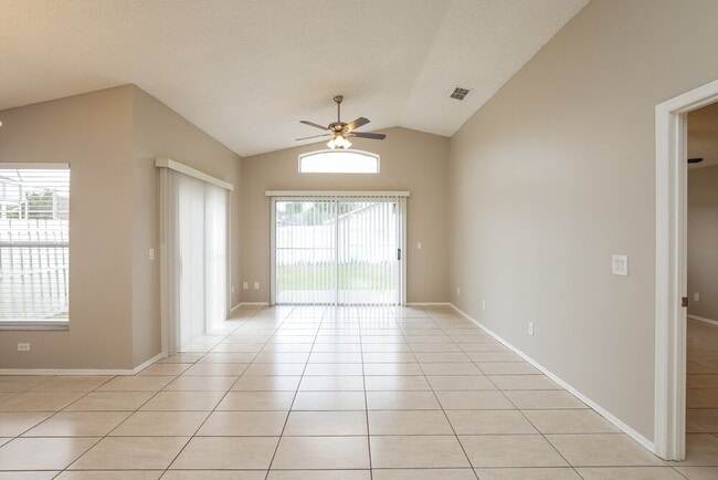 Building Photo - 13318 Greenpointe Dr