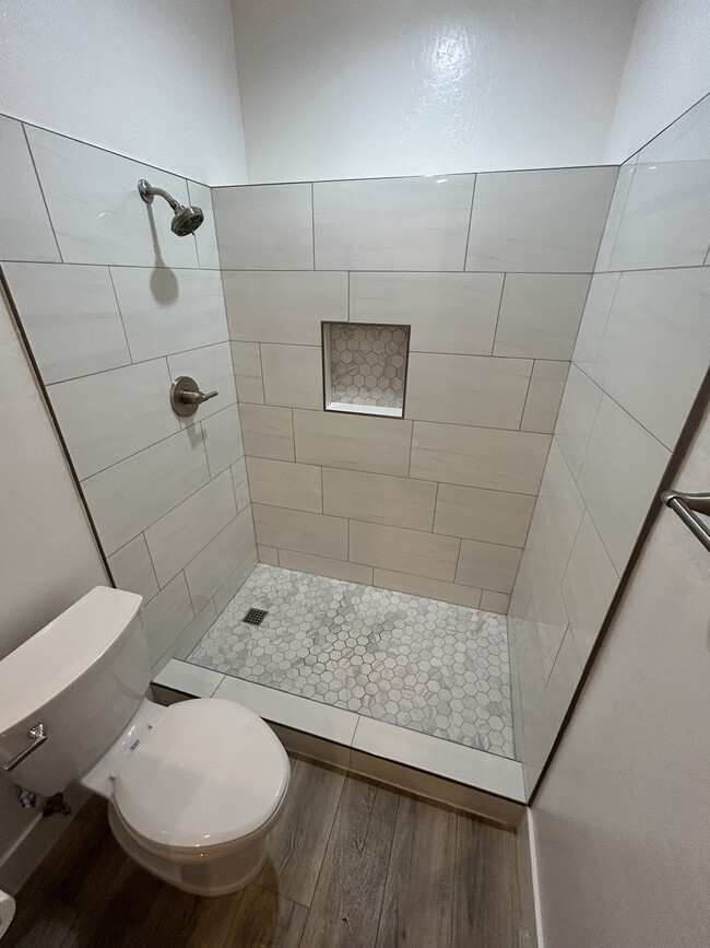 Bathroom Shower - Stanley Place Apartments