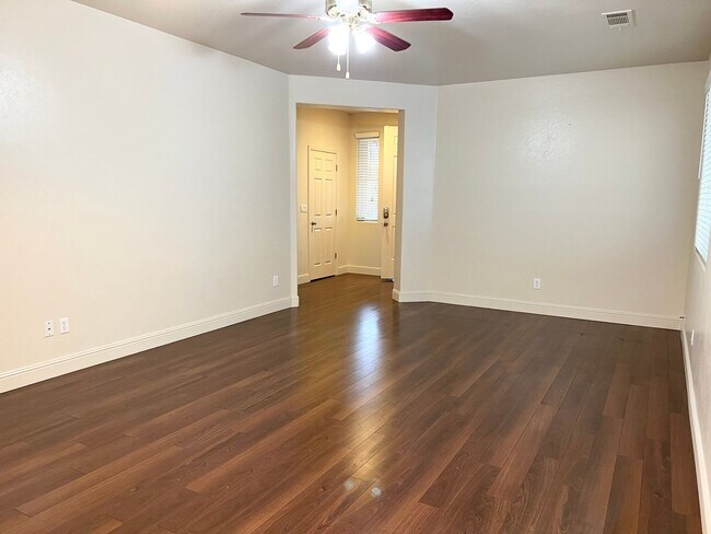 Building Photo - Wonderful 3 Bed / 2 Bath