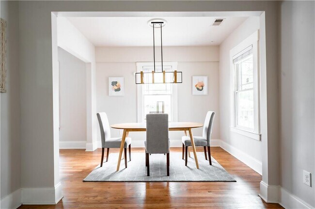 Foto del edificio - 875 Oakhill Ave SW