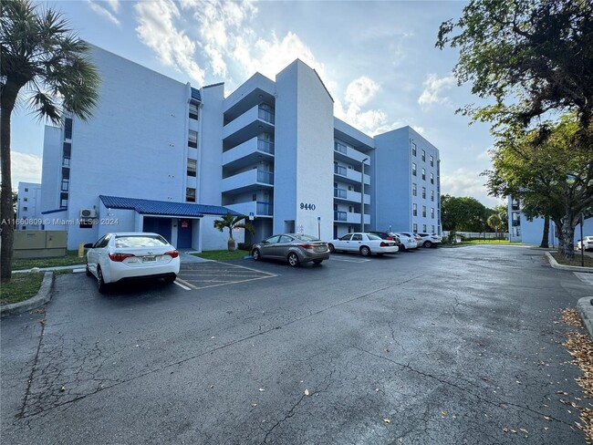 Building Photo - 9440 Fontainebleau Blvd