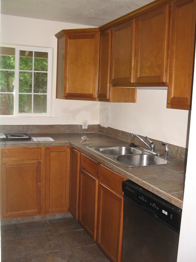 Building Photo - 621 SE 136th Ave