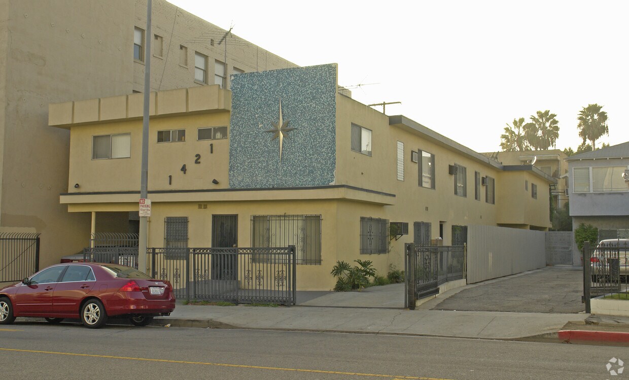 Foto principal - 1421 NE Bronson Ave