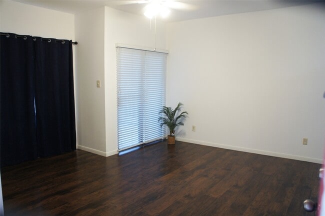 Building Photo - 2023 Gentryside Dr