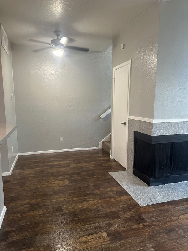 Primary Photo - 2bed 2.5 bath Townhome