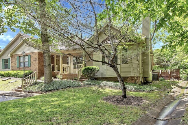 Foto del edificio - 816 Beazer Ln