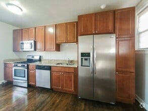 Building Photo - 5075 N Wolcott Ave