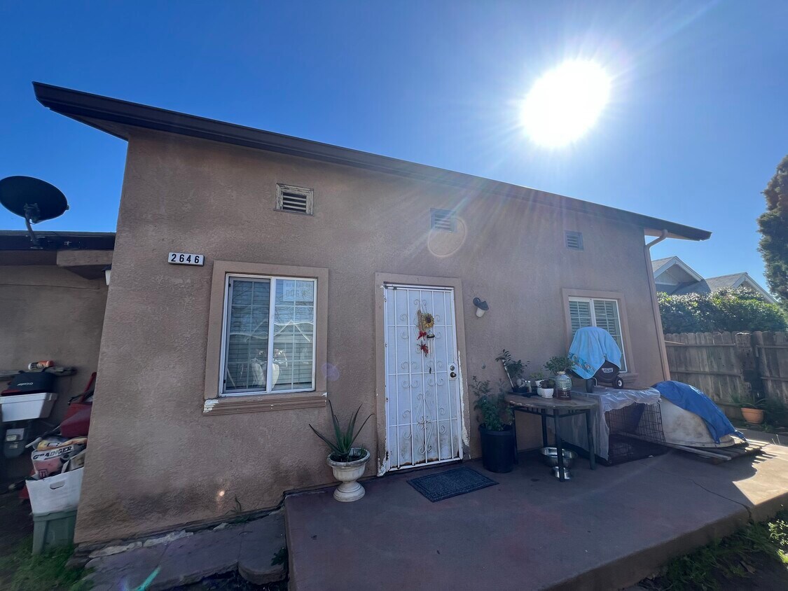 Primary Photo - 2646 E Clay Ave