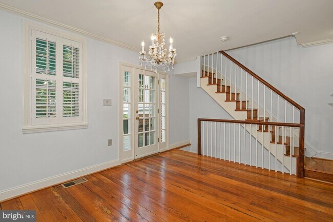 Building Photo - 1241 30th St NW