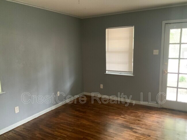 Building Photo - 3032 McAdoo Ave