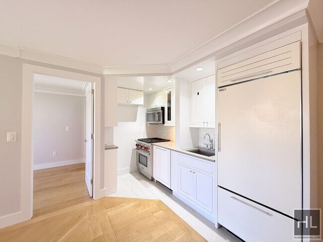 Building Photo - 1 bed 1 bath /Laundry in Unit - WEST 93 STREET