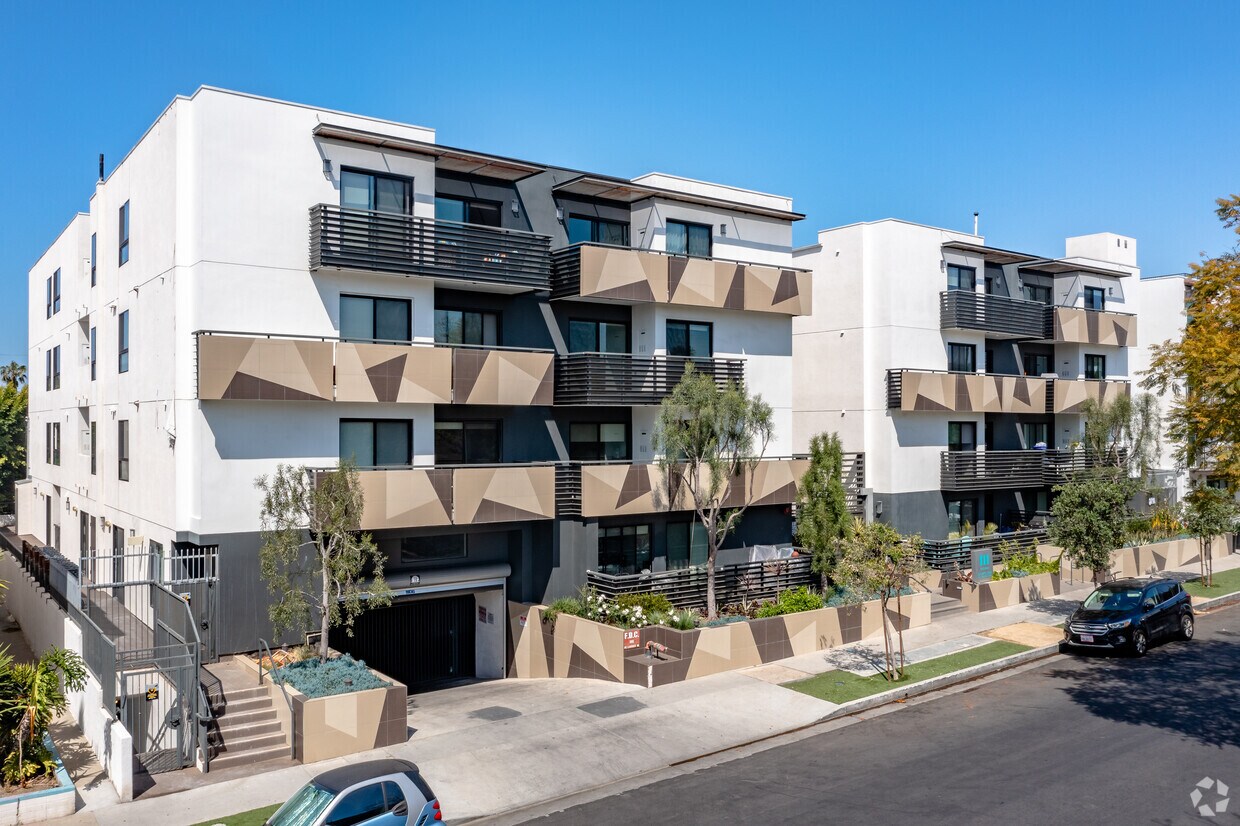 Hayworth Hyde Apartments in Los Angeles, CA